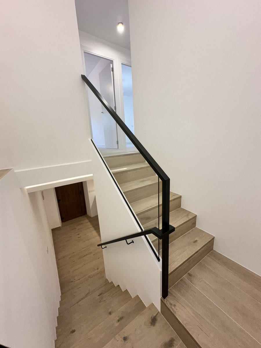 Escalera después de la reforma en A Coruña