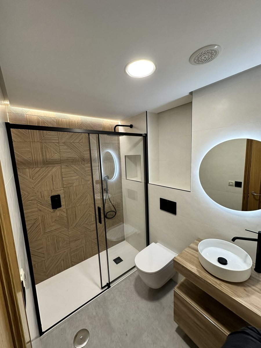 Baño después de la reforma en A Coruña
